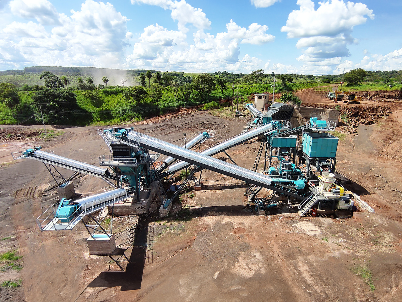 Constmach Installation Stationnaire De Concassage De Pierres De Basalte 250-300 Tph - Törőgép: 1 kép. Constmach Installation Stationnaire De Concassage De Pierres De Basalte 250-300 Tph - Törőgép: 1 kép.