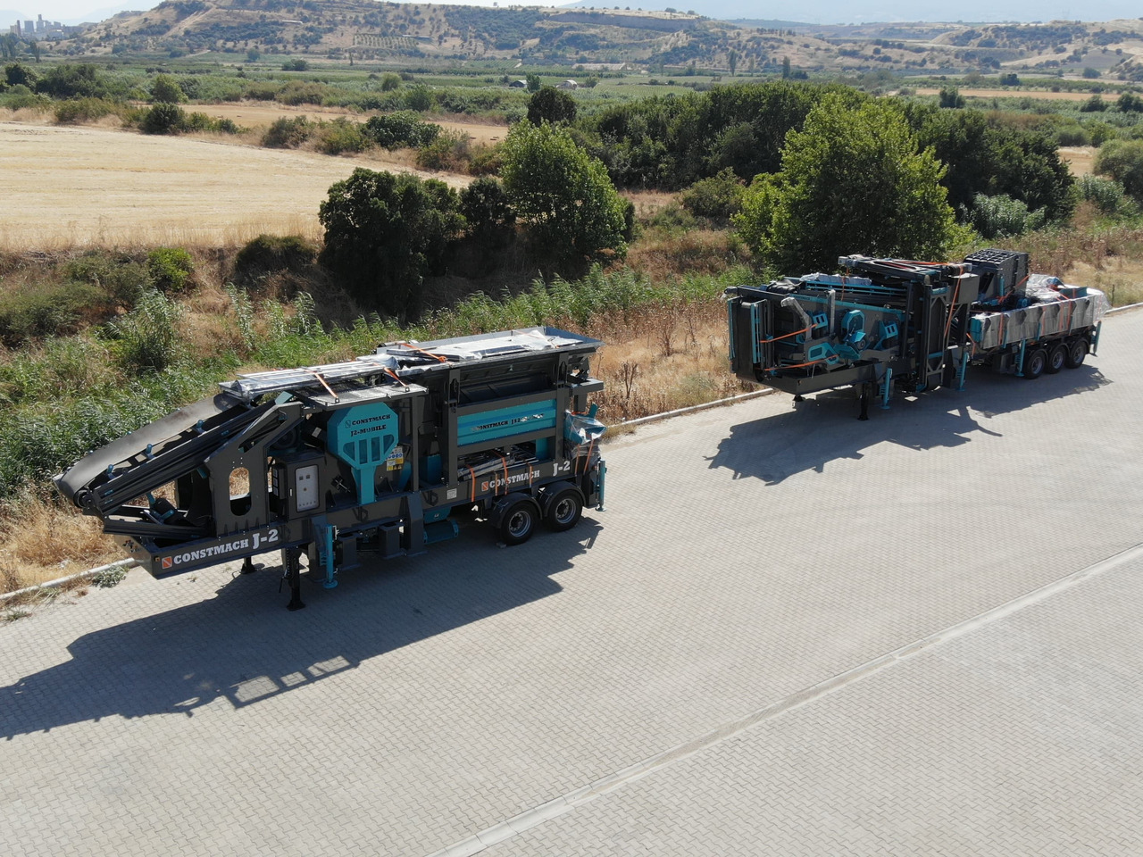 Constmach Mobile Prallbrech- und Siebanlage mit einer Kapazität von 150-200 Tonnen - Mobil törőgép: 2 kép. Constmach Mobile Prallbrech- und Siebanlage mit einer Kapazität von 150-200 Tonnen - Mobil törőgép: 2 kép.