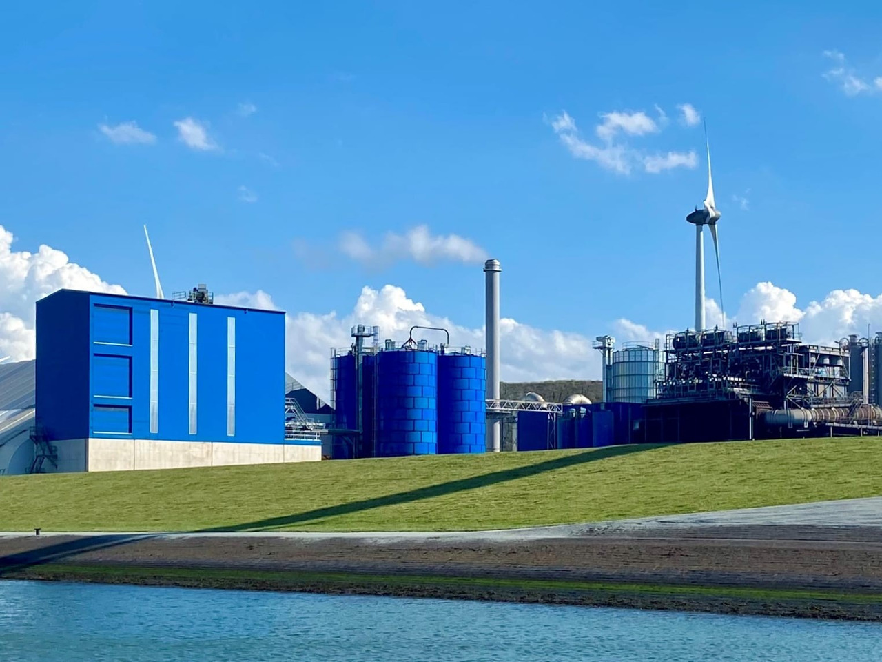 Constmach Silo à Ciment d'une Capacité de 1000 Tonnes - Cementsiló: 1 kép. Constmach Silo à Ciment d'une Capacité de 1000 Tonnes - Cementsiló: 1 kép.