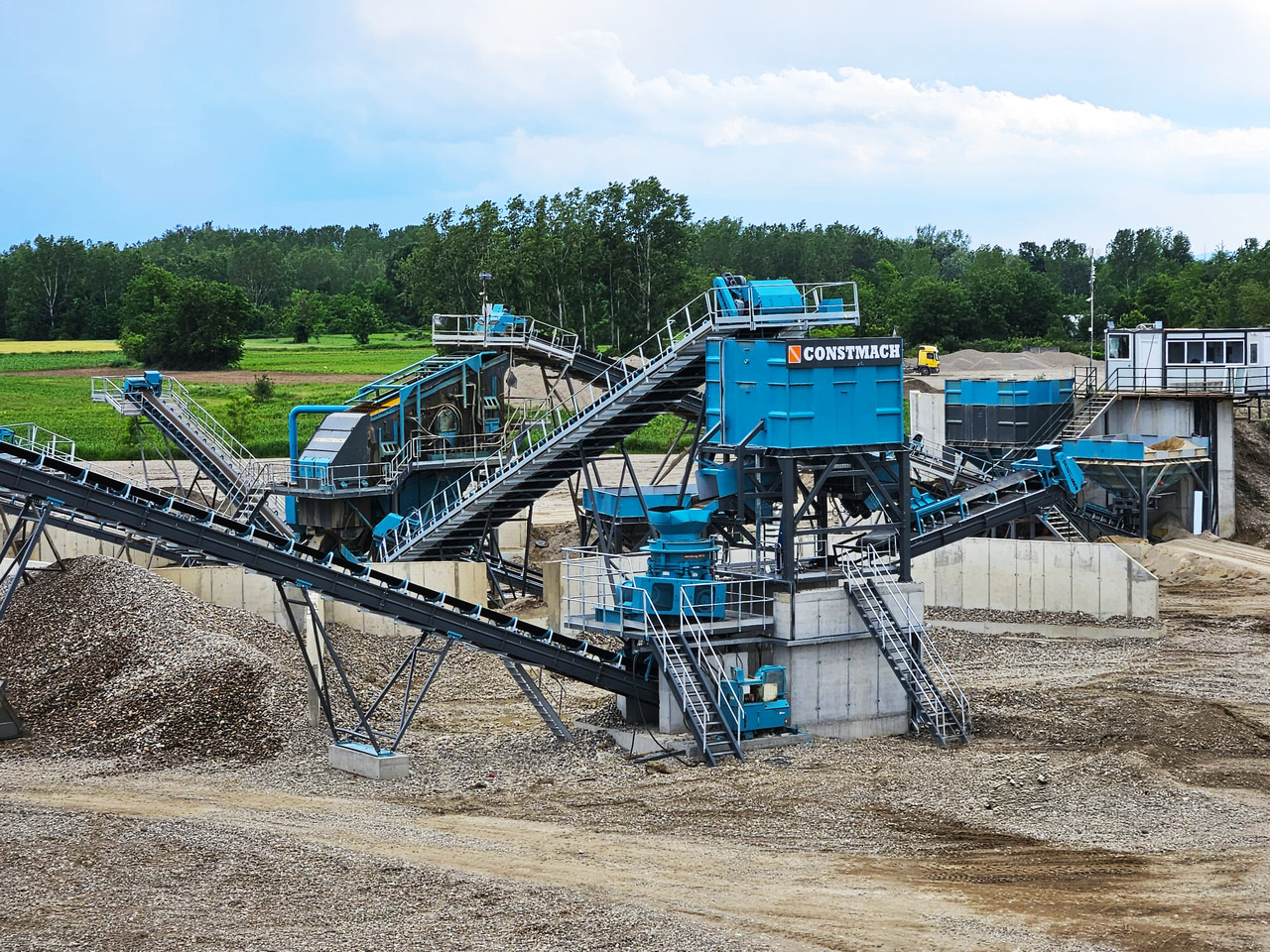 Constmach Stationary Sand And Gravel Washing And Screening Plant - Osztályozó berendezés: 2 kép. Constmach Stationary Sand And Gravel Washing And Screening Plant - Osztályozó berendezés: 2 kép.