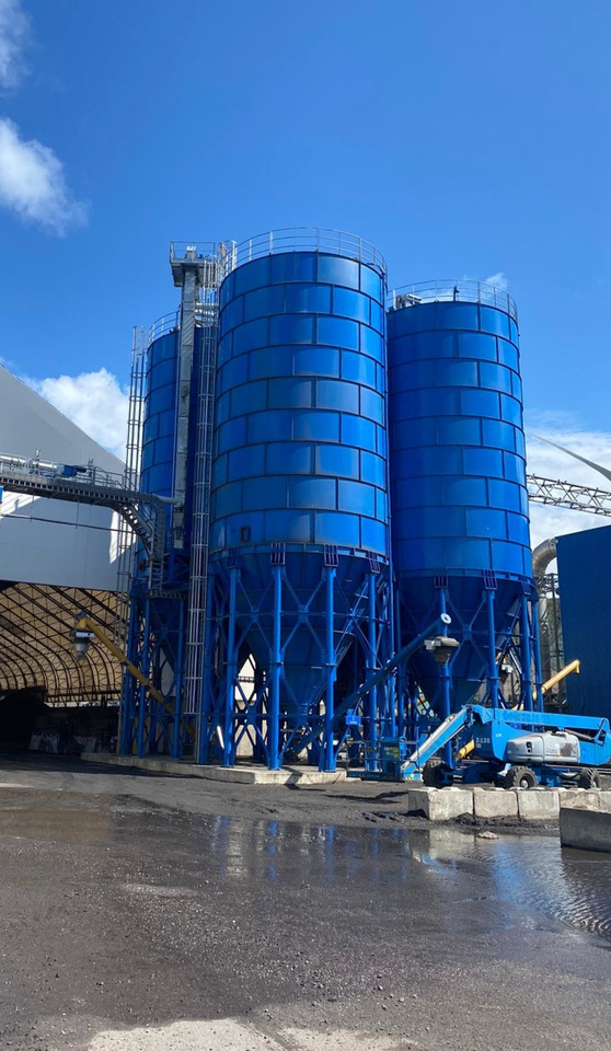 Constmach Zement Silo mit 2000 Tonnen Kapazität - Cementsiló: 1 kép. Constmach Zement Silo mit 2000 Tonnen Kapazität - Cementsiló: 1 kép.