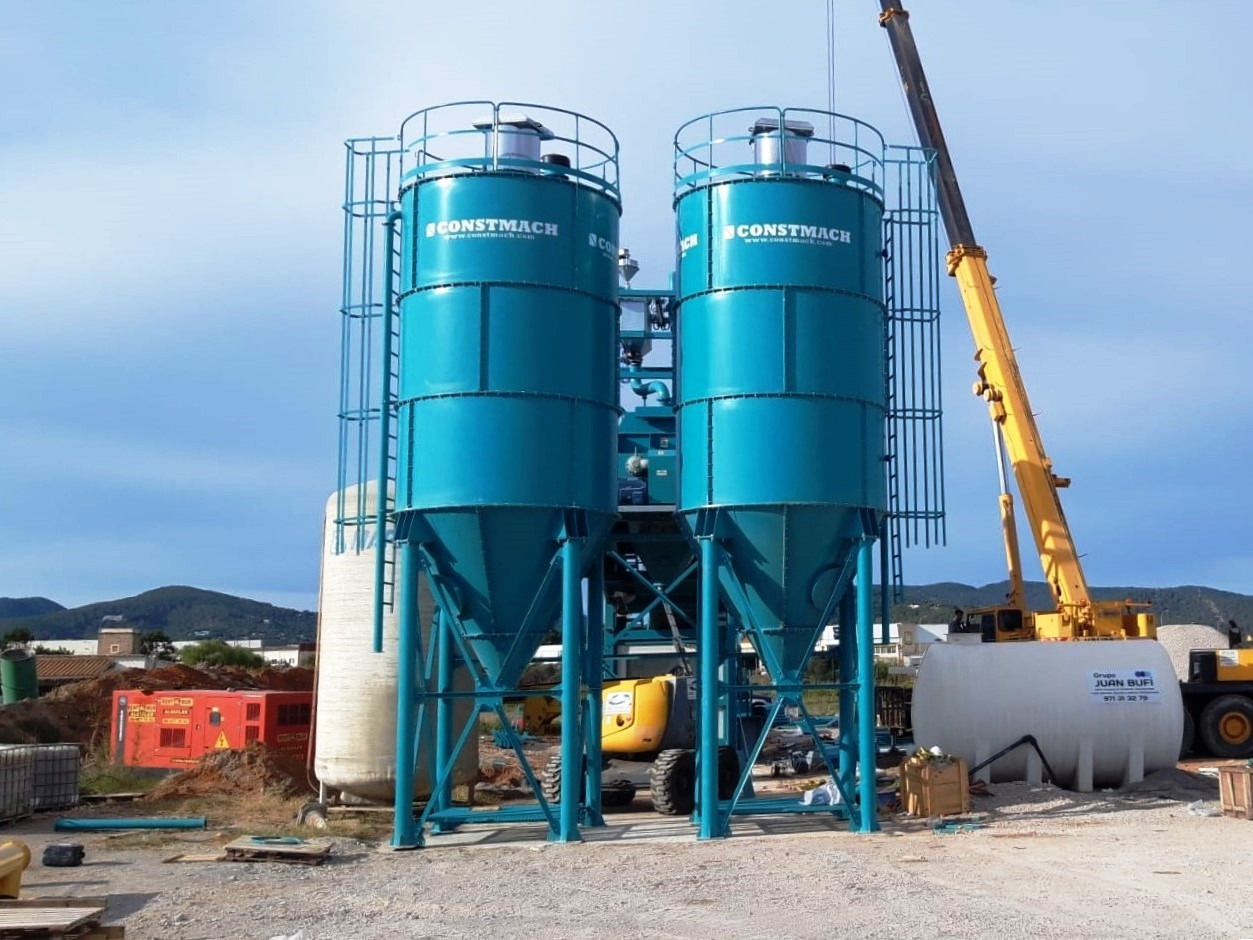 Constmach Zement Silo mit 50 Tonnen Kapazität - Cementsiló: 1 kép. Constmach Zement Silo mit 50 Tonnen Kapazität - Cementsiló: 1 kép.