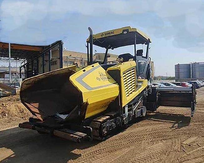 Bomag BF700C-2 - Útburkológép: 1 kép. Bomag BF700C-2 - Útburkológép: 1 kép.