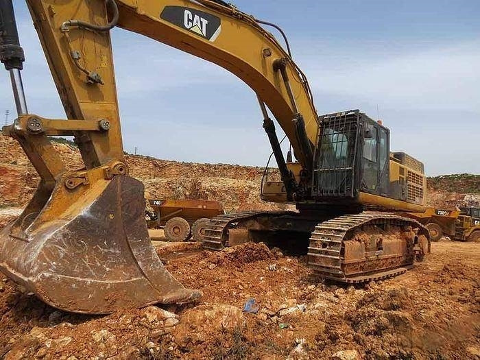 CAT 345DL ME - Kotrógép: 1 kép. CAT 345DL ME - Kotrógép: 1 kép.