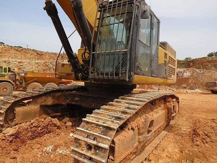 CAT 345DL ME - Kotrógép: 2 kép. CAT 345DL ME - Kotrógép: 2 kép.