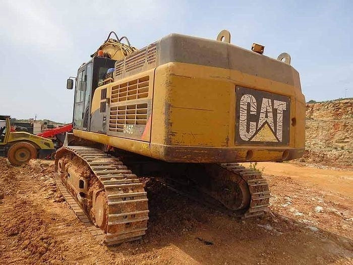 CAT 345DL ME - Kotrógép: 4 kép. CAT 345DL ME - Kotrógép: 4 kép.