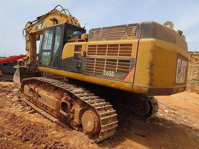 CAT 345DL ME - Kotrógép: 3 kép. CAT 345DL ME - Kotrógép: 3 kép.