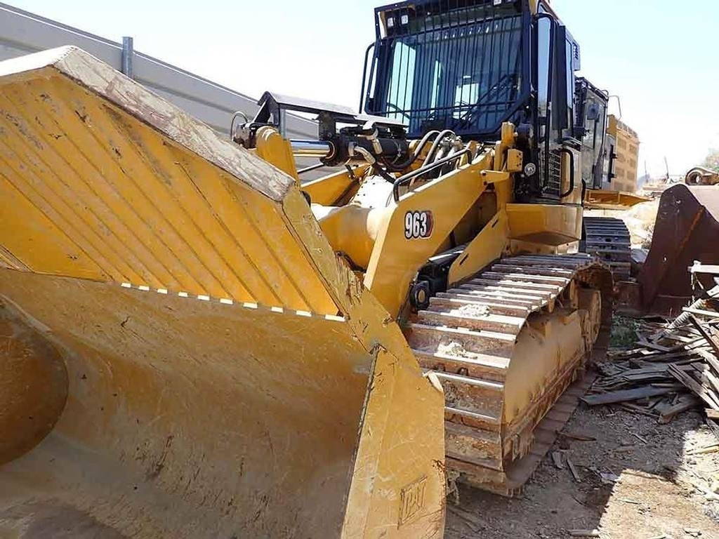 CAT 963 WH - Kotrógép: 2 kép. CAT 963 WH - Kotrógép: 2 kép.