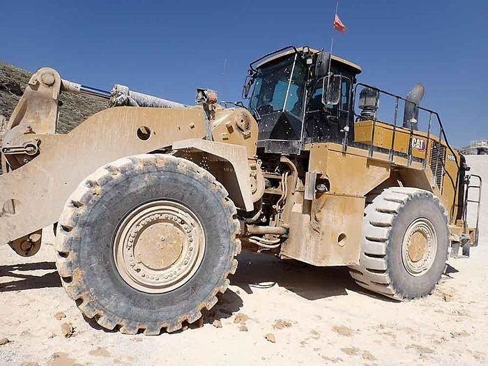 CAT 988K - Gumikerekes homlokrakodó: 3 kép. CAT 988K - Gumikerekes homlokrakodó: 3 kép.