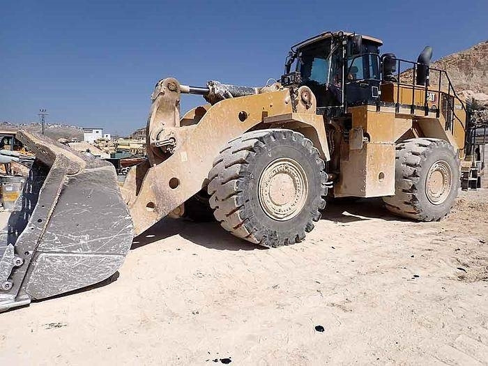 CAT 988K - Gumikerekes homlokrakodó: 3 kép. CAT 988K - Gumikerekes homlokrakodó: 3 kép.