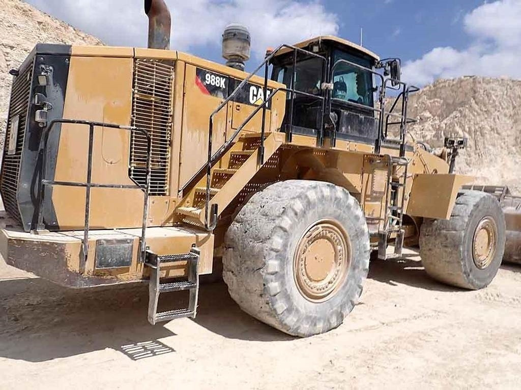 CAT 988K - Gumikerekes homlokrakodó: 1 kép. CAT 988K - Gumikerekes homlokrakodó: 1 kép.