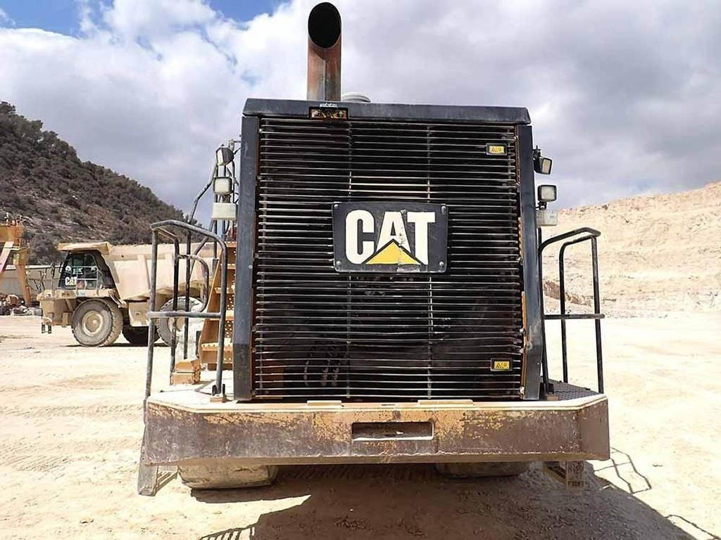 CAT 988K - Gumikerekes homlokrakodó: 5 kép. CAT 988K - Gumikerekes homlokrakodó: 5 kép.