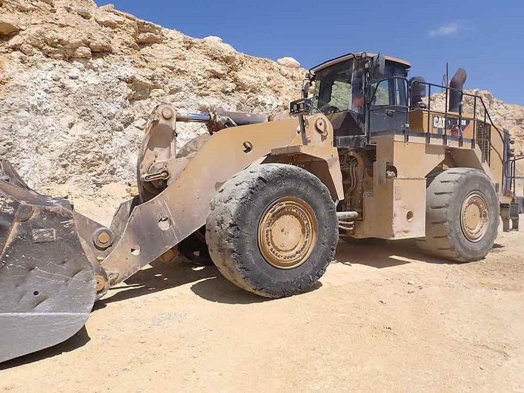 CAT 988K - Gumikerekes homlokrakodó: 4 kép. CAT 988K - Gumikerekes homlokrakodó: 4 kép.