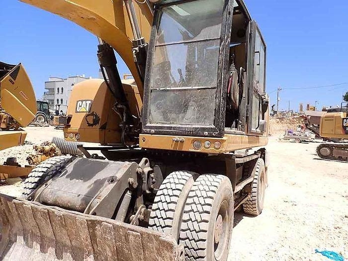 CAT M320F - Kotrógép: 2 kép. CAT M320F - Kotrógép: 2 kép.