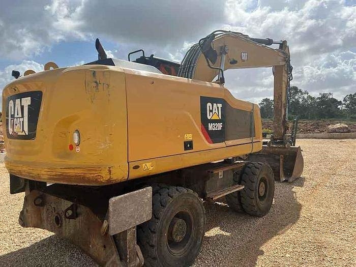 CAT M320F - Kotrógép: 2 kép. CAT M320F - Kotrógép: 2 kép.