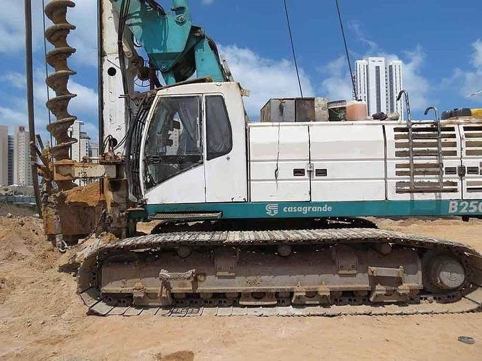 Casagrande B250 - Fúrógép: 2 kép. Casagrande B250 - Fúrógép: 2 kép.