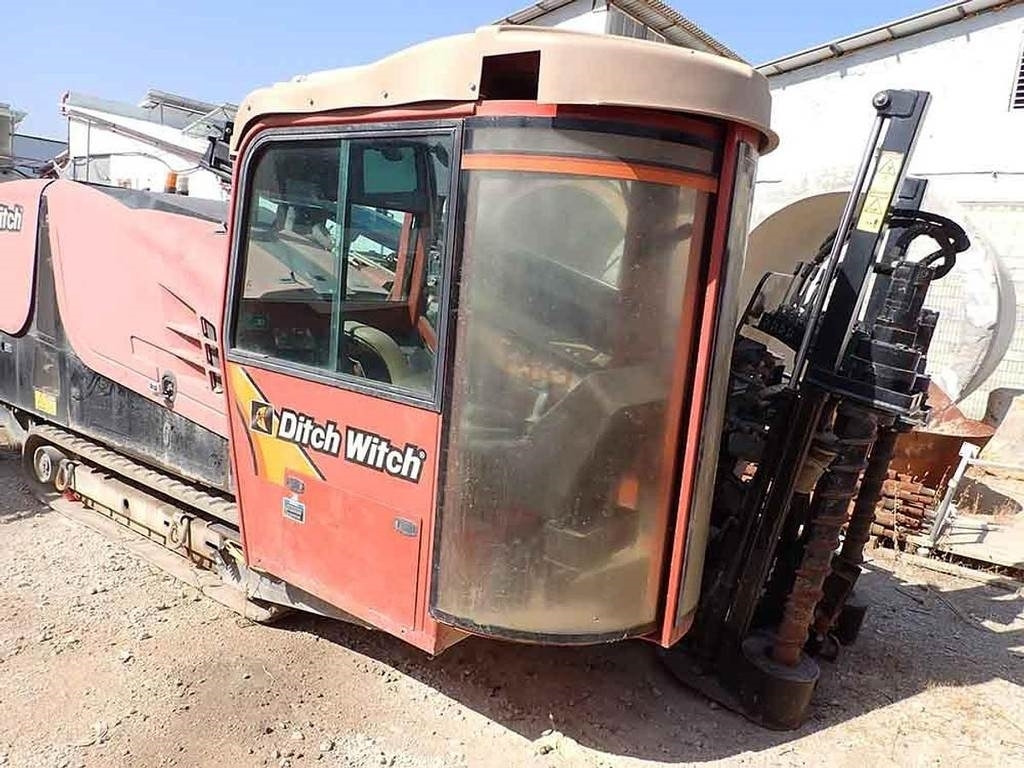Ditch Witch JT30AT - Fúrógép: 2 kép. Ditch Witch JT30AT - Fúrógép: 2 kép.