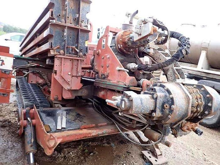 Ditch Witch JT4020 - Fúrógép: 2 kép. Ditch Witch JT4020 - Fúrógép: 2 kép.