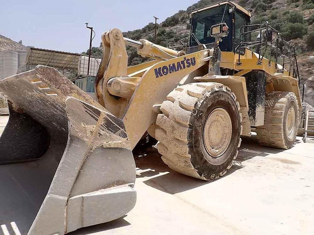 Komatsu WA600-8EO - Gumikerekes homlokrakodó: 1 kép. Komatsu WA600-8EO - Gumikerekes homlokrakodó: 1 kép.