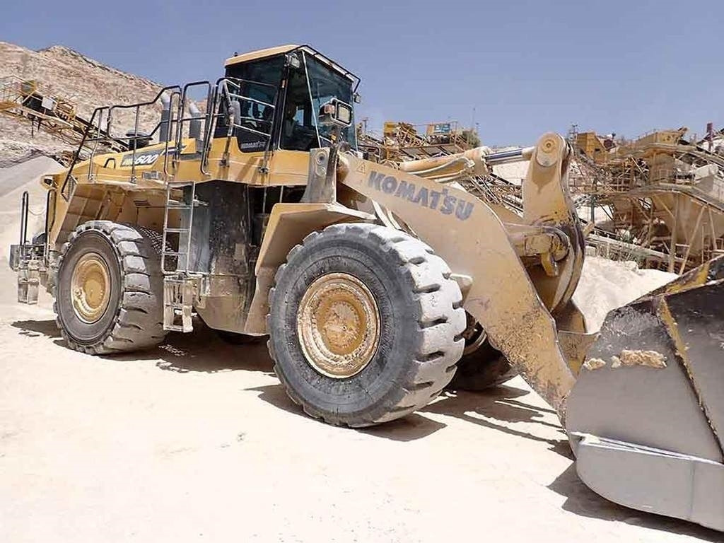 Komatsu WA600-8EO - Gumikerekes homlokrakodó: 4 kép. Komatsu WA600-8EO - Gumikerekes homlokrakodó: 4 kép.