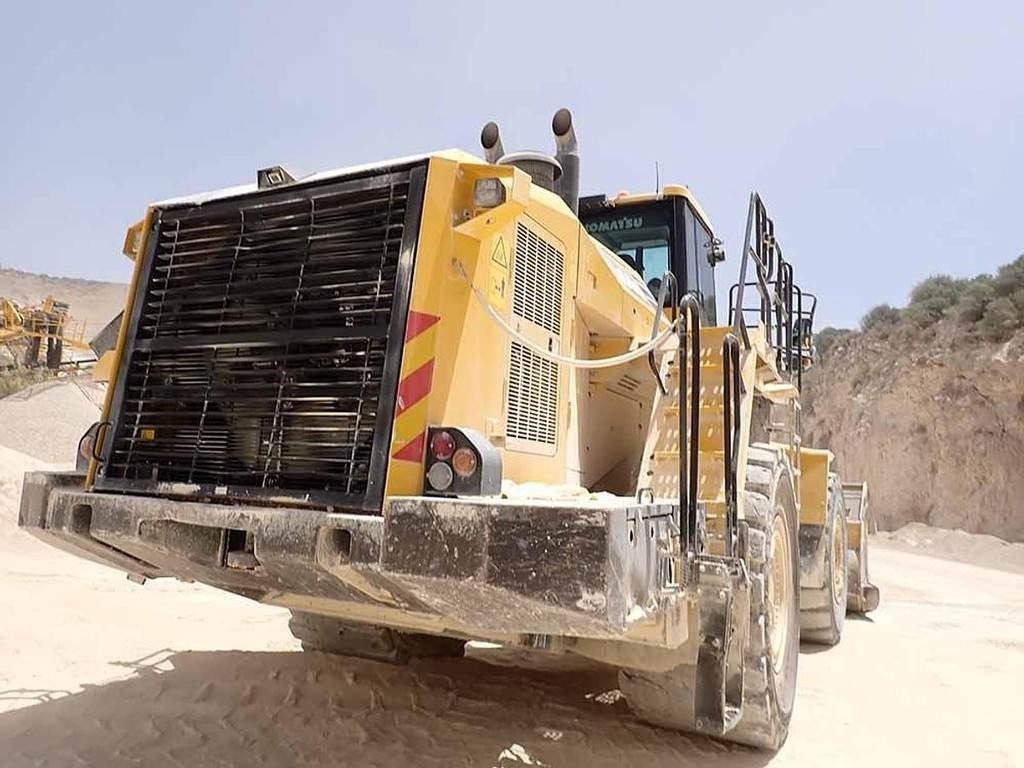 Komatsu WA600-8EO - Gumikerekes homlokrakodó: 5 kép. Komatsu WA600-8EO - Gumikerekes homlokrakodó: 5 kép.