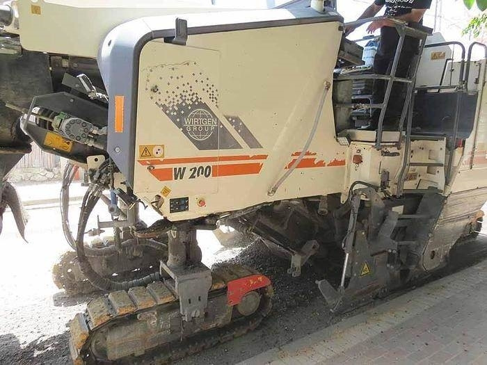 Wirtgen W200 - Aszfaltmaró: 4 kép. Wirtgen W200 - Aszfaltmaró: 4 kép.
