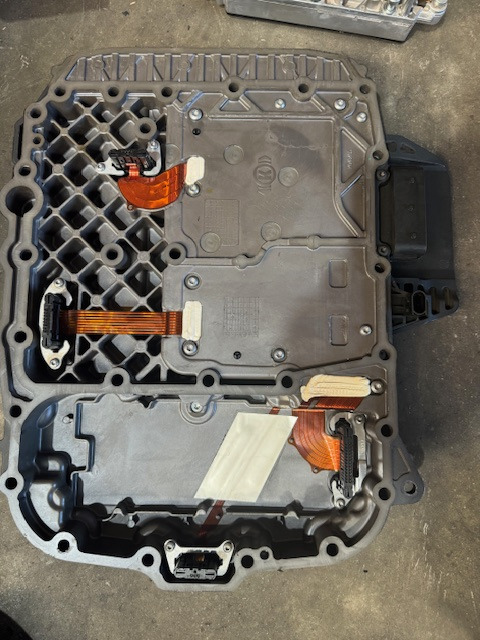 ZF Getriebesteller Oberteil TRAXON Deckel 0501331678 - Sebességváltó és alkatrészek - Teherautó: 1 kép. ZF Getriebesteller Oberteil TRAXON Deckel 0501331678 - Sebességváltó és alkatrészek - Teherautó: 1 kép.