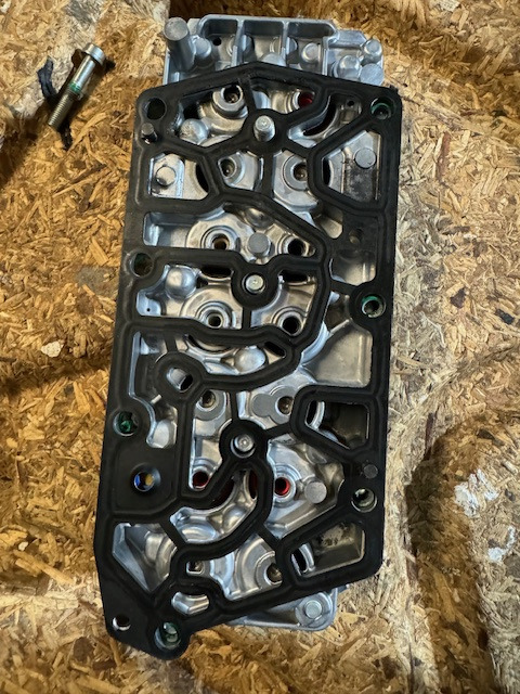 ZF Ventilblock TRAXON Getriebe 0501330550 - Sebességváltó és alkatrészek - Teherautó: 5 kép. ZF Ventilblock TRAXON Getriebe 0501330550 - Sebességváltó és alkatrészek - Teherautó: 5 kép.