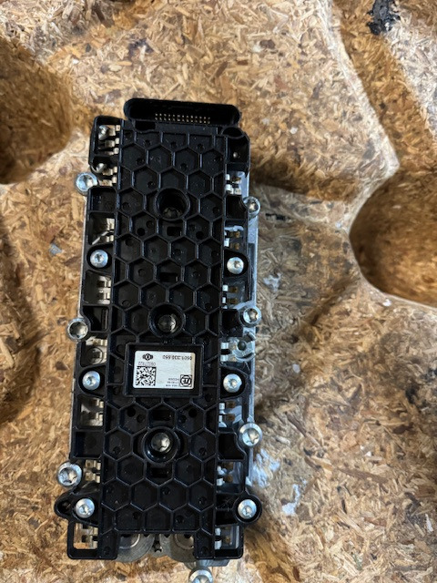 ZF Ventilblock TRAXON Getriebe 0501330550 - Sebességváltó és alkatrészek - Teherautó: 1 kép. ZF Ventilblock TRAXON Getriebe 0501330550 - Sebességváltó és alkatrészek - Teherautó: 1 kép.