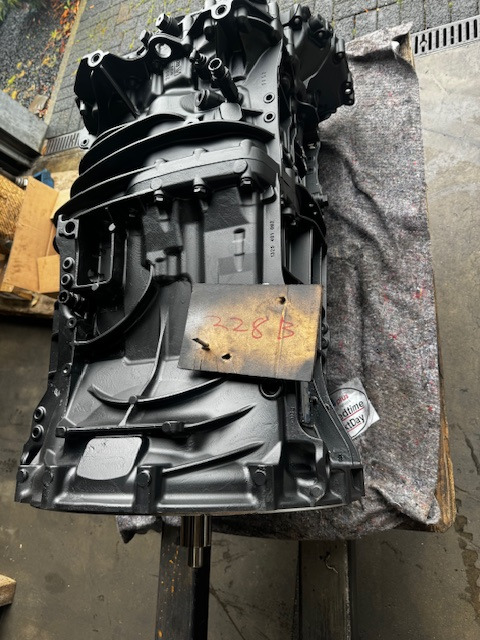 ZF generalüberholtes Getriebe im Austausch 16S2533 MAN Ecosplit 4 - Sebességváltó: 5 kép. ZF generalüberholtes Getriebe im Austausch 16S2533 MAN Ecosplit 4 - Sebességváltó: 5 kép.