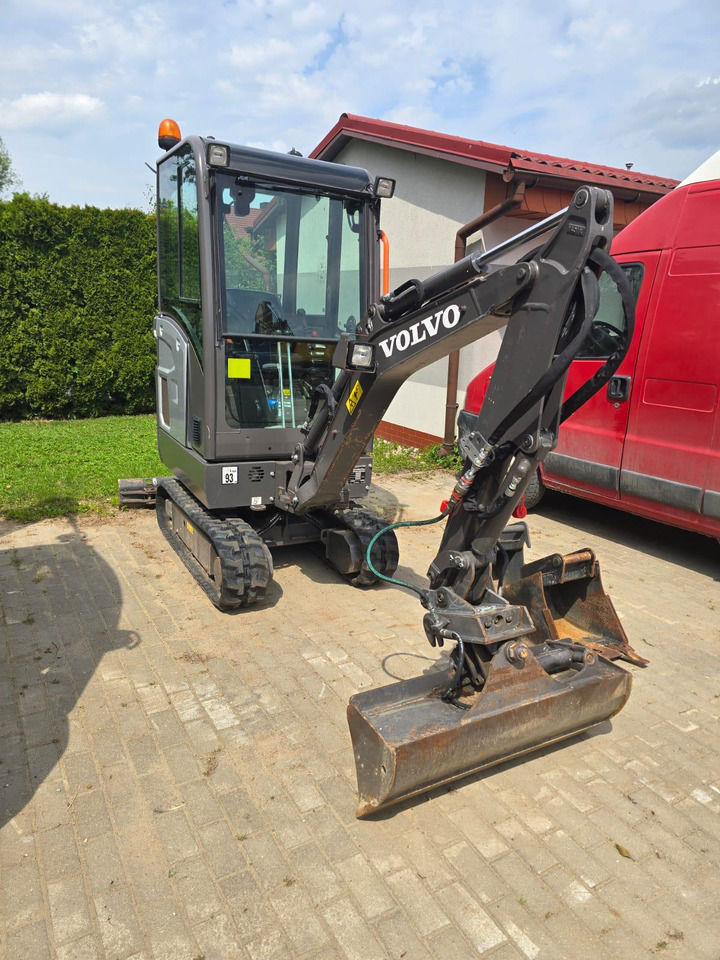 VOLVO EC 18 E - Minikotró: 2 kép. VOLVO EC 18 E - Minikotró: 2 kép.