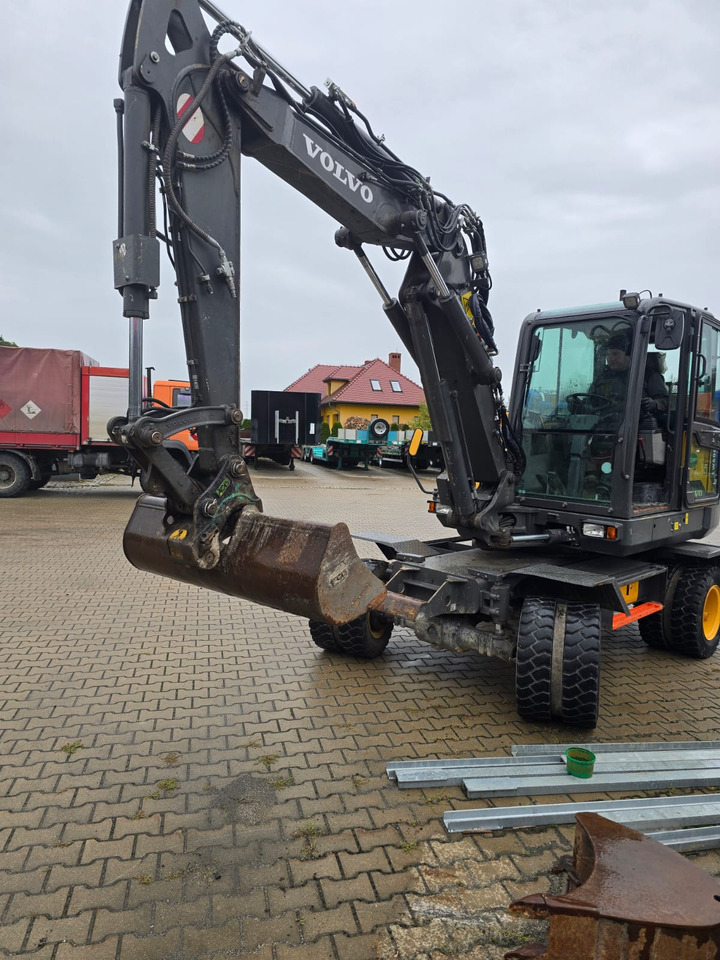 VOLVO EW 60E - Gumikerekes kotró: 5 kép. VOLVO EW 60E - Gumikerekes kotró: 5 kép.
