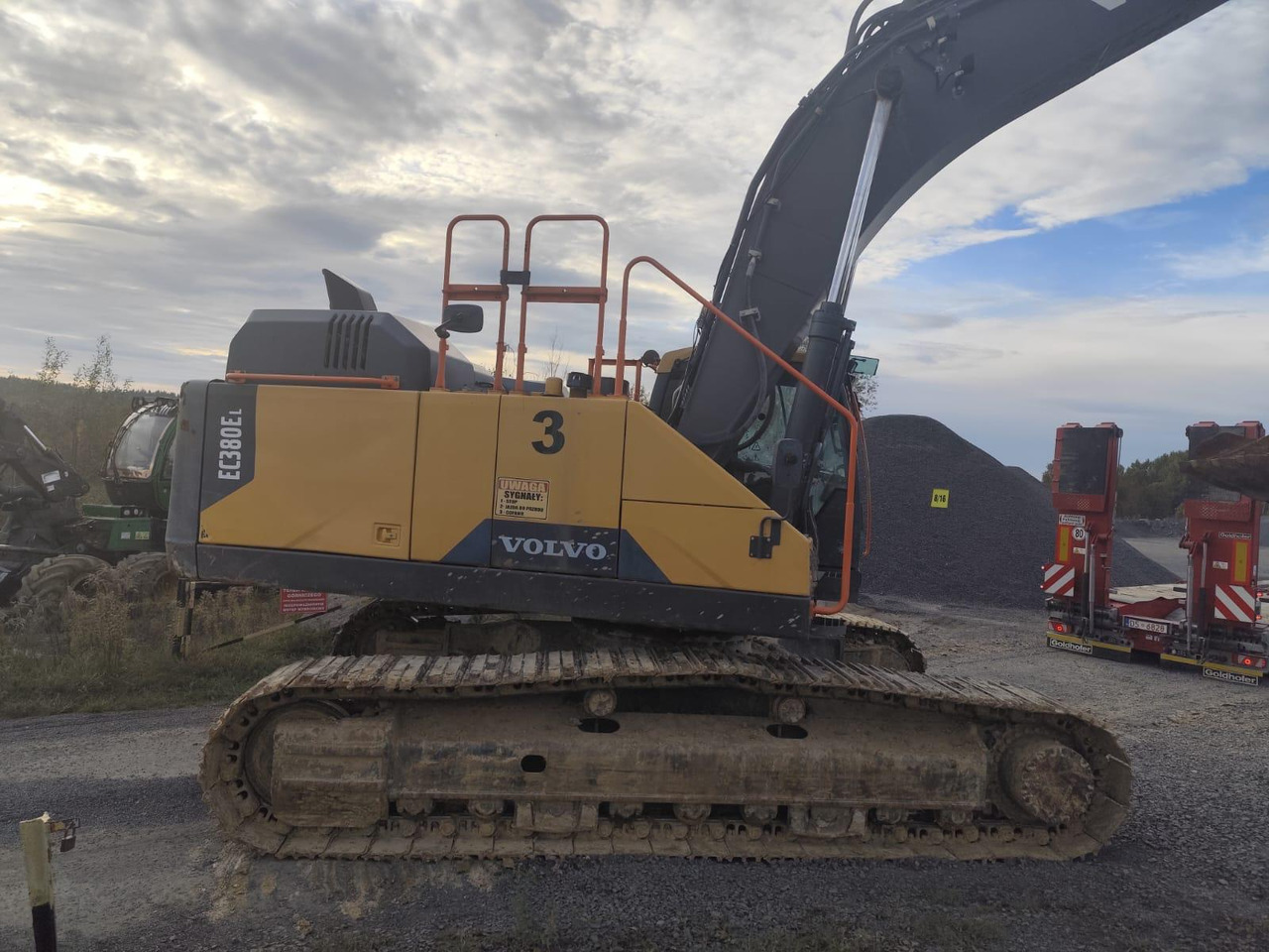 Volvo EC 380EL - Lánctalpas kotró: 4 kép. Volvo EC 380EL - Lánctalpas kotró: 4 kép.
