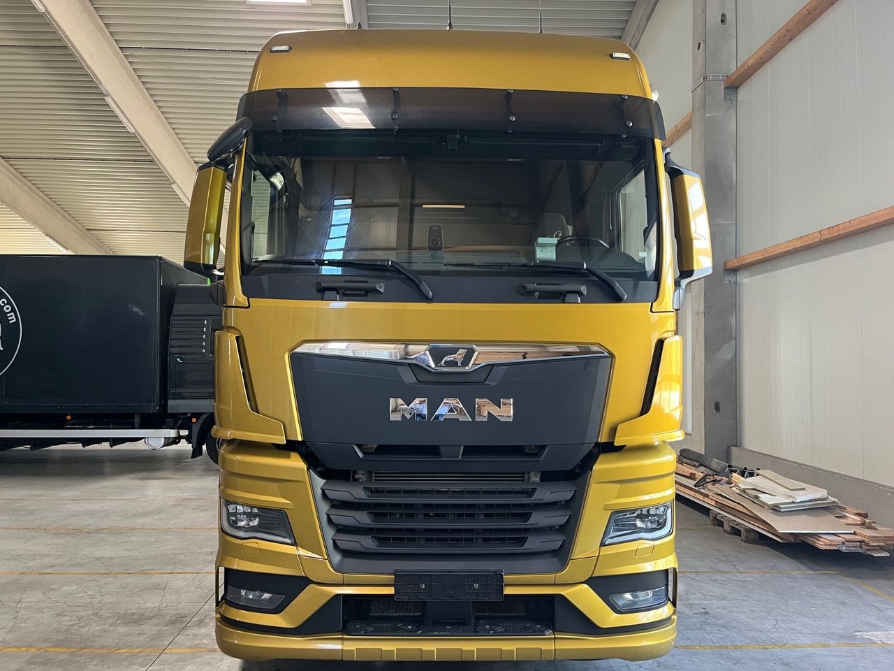 MAN TGX 18.510 - Nyergesvontató: 2 kép. MAN TGX 18.510 - Nyergesvontató: 2 kép.