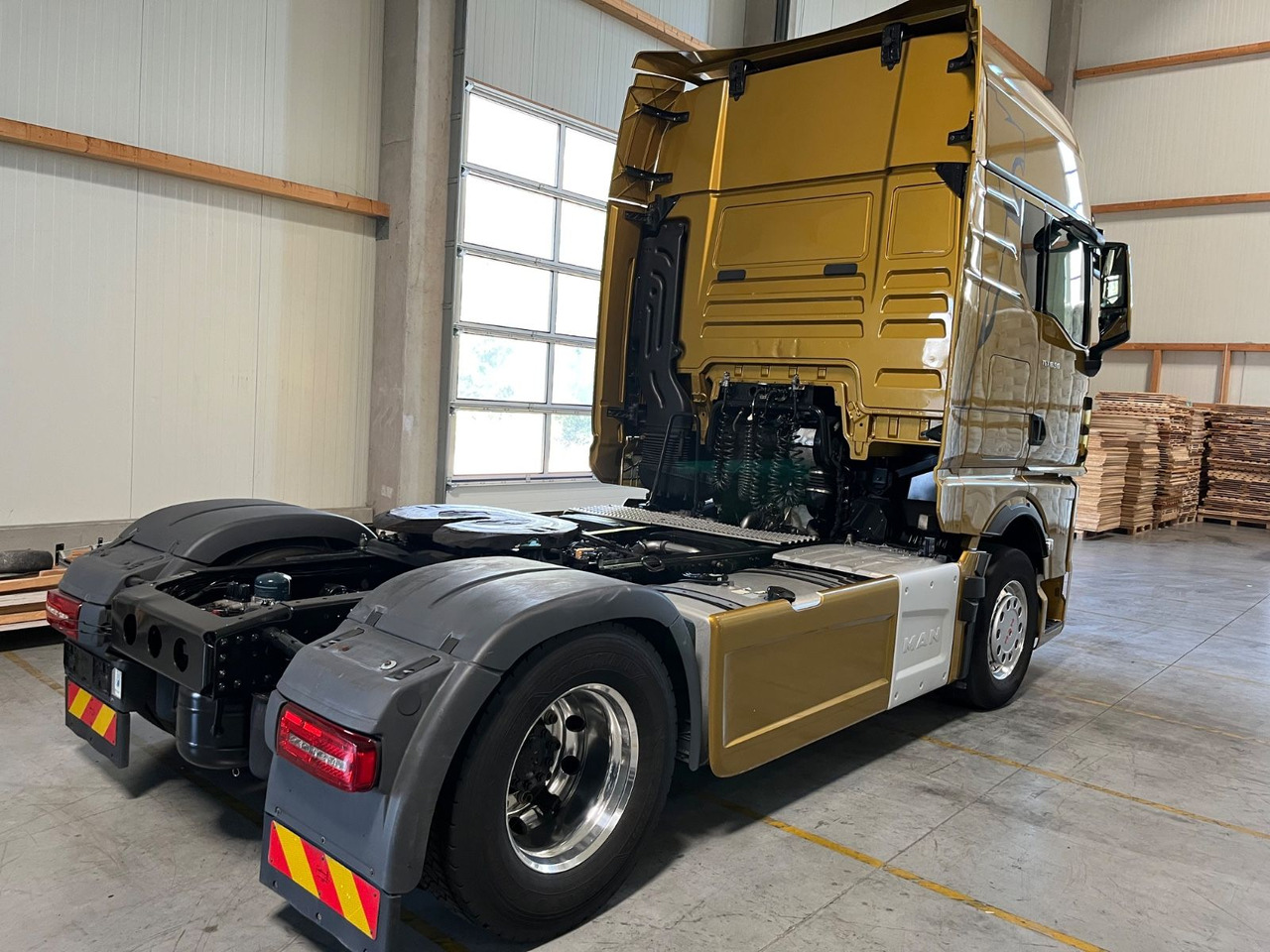 MAN TGX 18.510 - Nyergesvontató: 4 kép. MAN TGX 18.510 - Nyergesvontató: 4 kép.