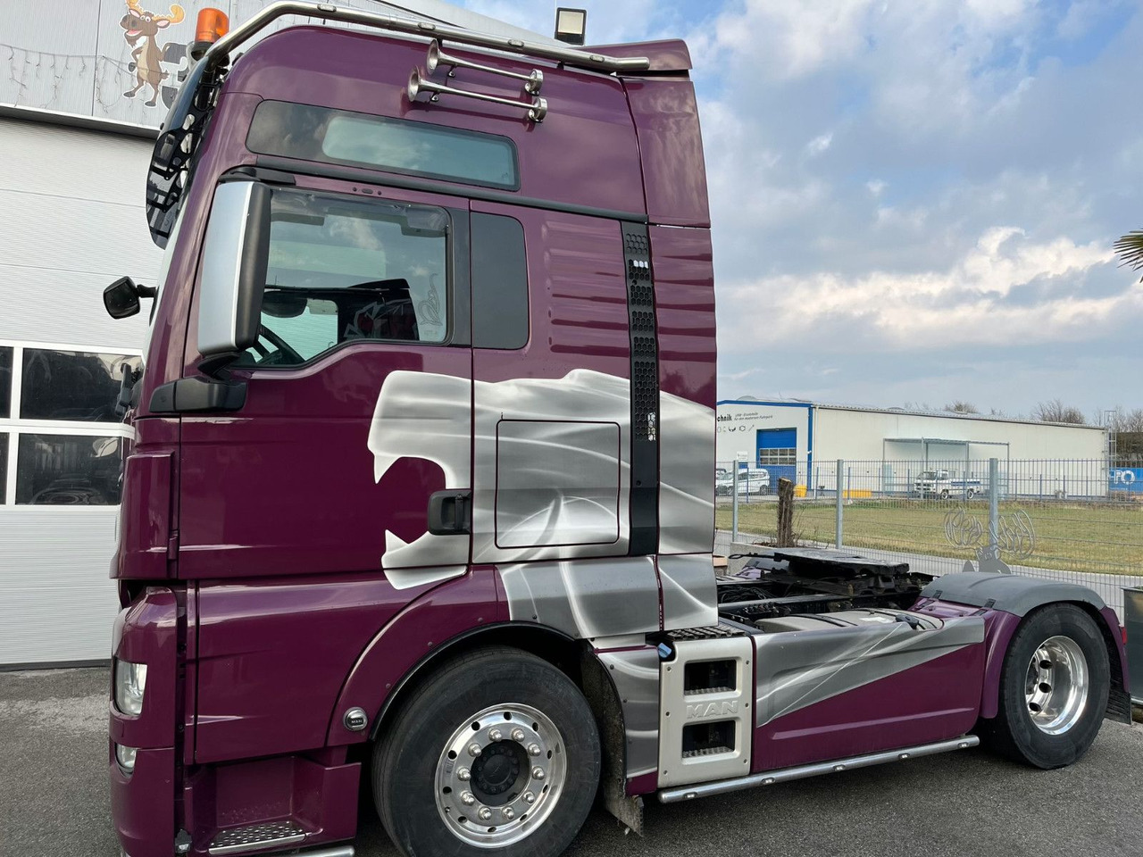 MAN TGX 18.580 LLS - Nyergesvontató: 3 kép. MAN TGX 18.580 LLS - Nyergesvontató: 3 kép.