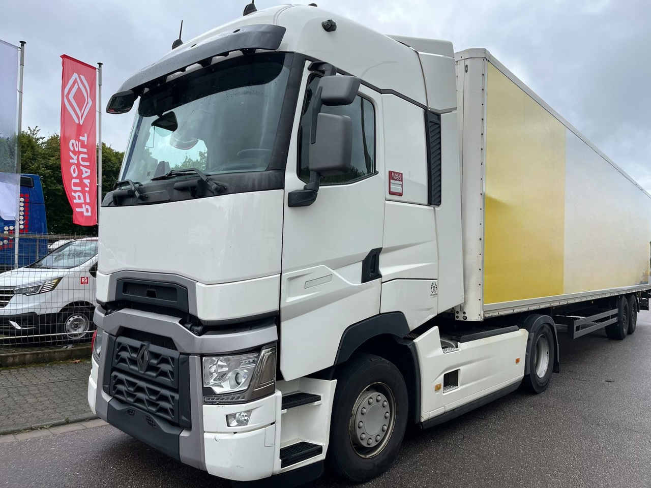 Renault T480 - Nyergesvontató: 2 kép. Renault T480 - Nyergesvontató: 2 kép.