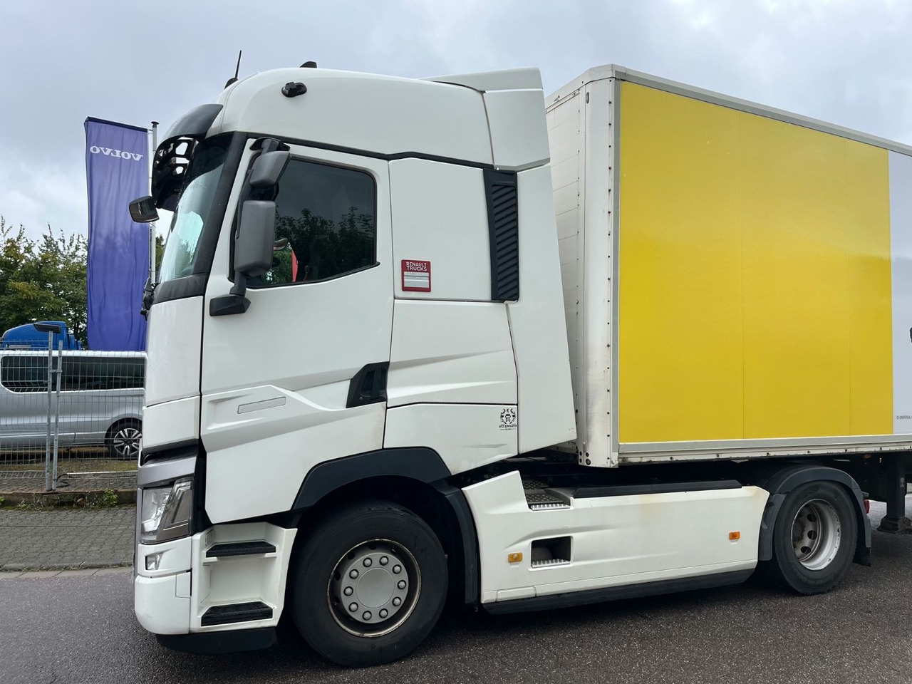 Renault T480 - Nyergesvontató: 5 kép. Renault T480 - Nyergesvontató: 5 kép.