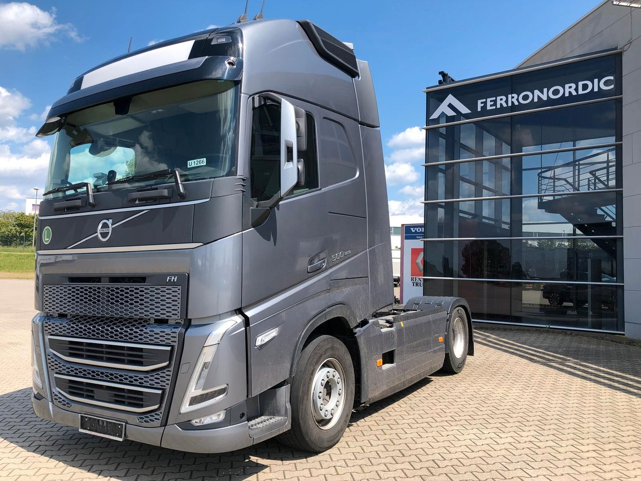 Volvo FH500 XL*TurboComp*2Tanks*Standklima*Navi*VDS - Nyergesvontató: 1 kép. Volvo FH500 XL*TurboComp*2Tanks*Standklima*Navi*VDS - Nyergesvontató: 1 kép.