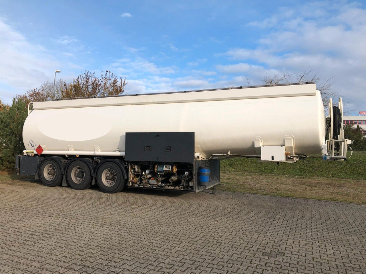 ROHR TAL-A-ZE 4Kammern*ADR*BENZIN*DIESEL*HEIZÖL - Tartályos félpótkocsi: 3 kép. ROHR TAL-A-ZE 4Kammern*ADR*BENZIN*DIESEL*HEIZÖL - Tartályos félpótkocsi: 3 kép.