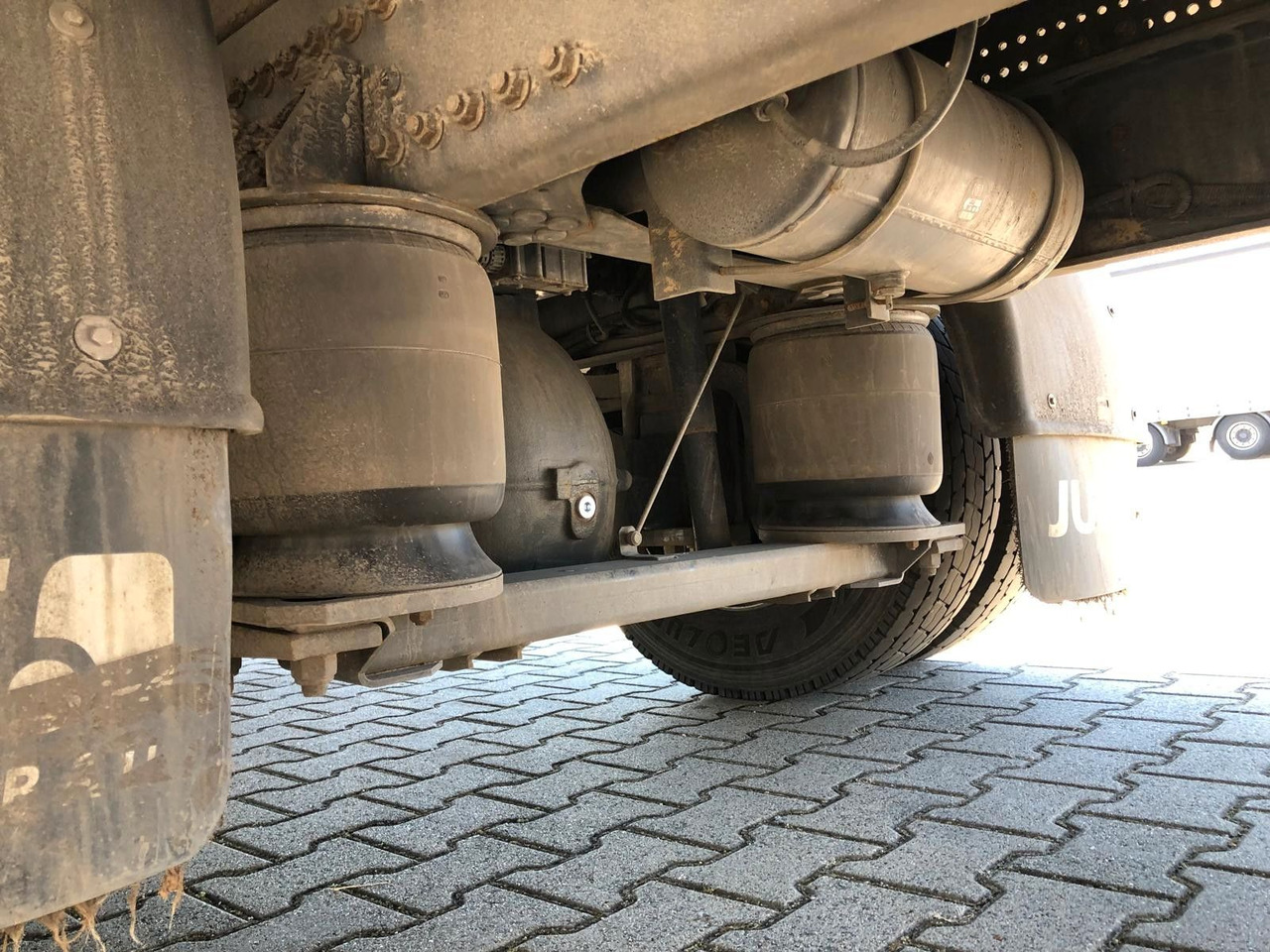 Renault D16.280 Klima*LBW*AHK*Blatt/Luft*Service neu - Dobozos felépítményű teherautó: 5 kép. Renault D16.280 Klima*LBW*AHK*Blatt/Luft*Service neu - Dobozos felépítményű teherautó: 5 kép.