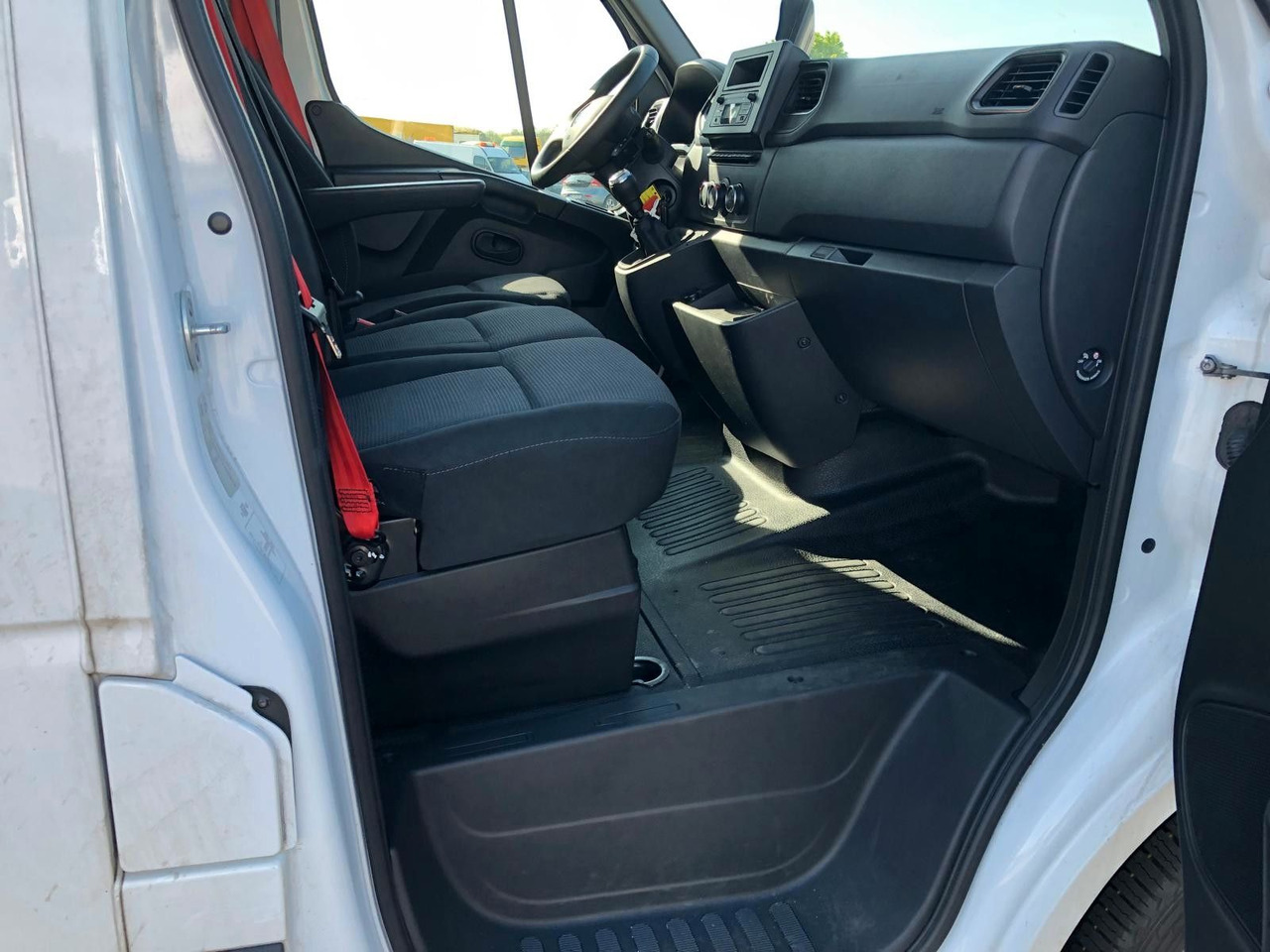 Dobozos kisteherautó Renault MASTER RED 3.5T*LBW*Klima*4.2m*AUCH MIETE: 10 kép.