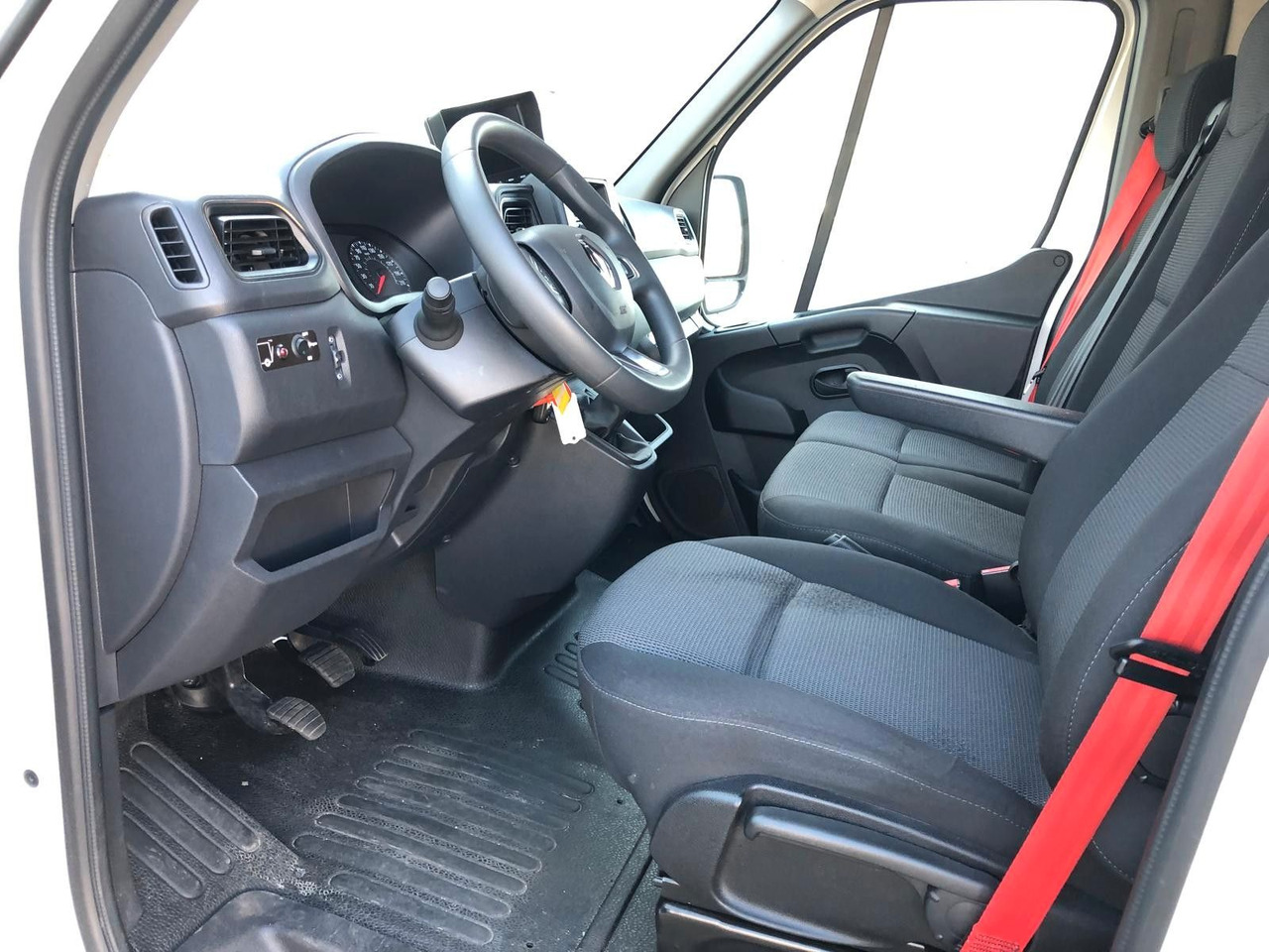 Dobozos kisteherautó Renault MASTER RED 3.5T*LBW*Klima*4.2m*AUCH MIETE: 11 kép.