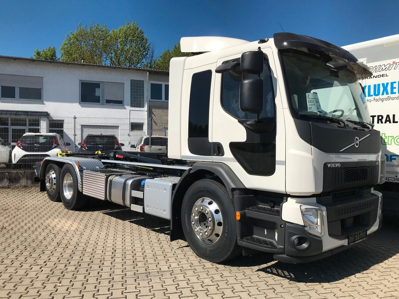 Volvo FE 320 6x2 - Horgos rakodó teherautó: 1 kép. Volvo FE 320 6x2 - Horgos rakodó teherautó: 1 kép.