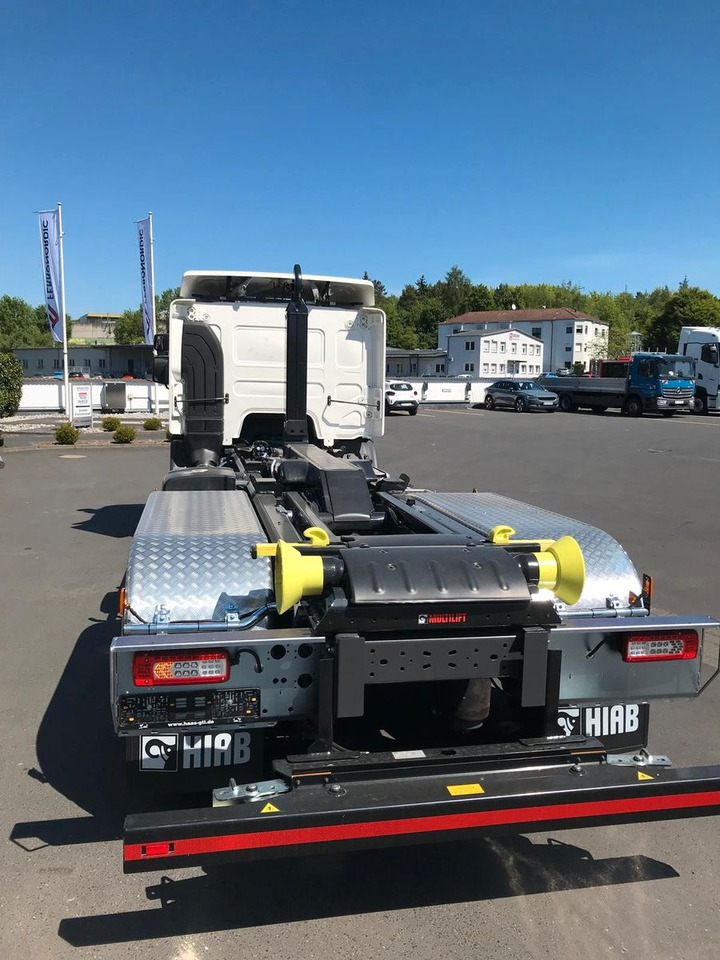 Volvo FE 320 6x2 - Horgos rakodó teherautó: 3 kép. Volvo FE 320 6x2 - Horgos rakodó teherautó: 3 kép.