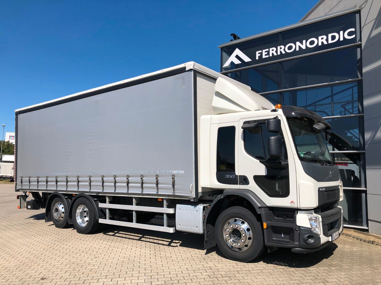 Volvo FE 350 26T 6x2 Lenkachse*ALU*LBW*EDSCHA - Ponyvás teherautó: 1 kép. Volvo FE 350 26T 6x2 Lenkachse*ALU*LBW*EDSCHA - Ponyvás teherautó: 1 kép.