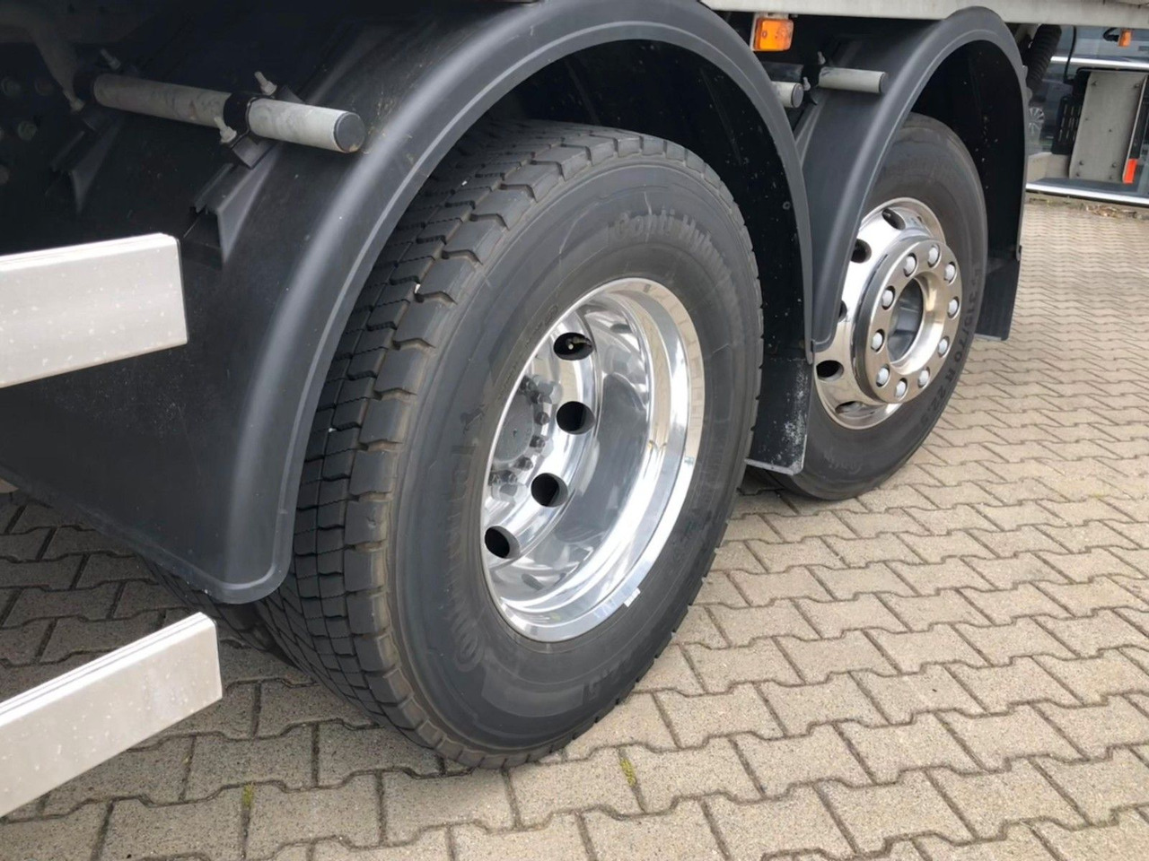 Volvo FE 350 26T 6x2 Lenkachse*ALU*LBW*EDSCHA - Ponyvás teherautó: 5 kép. Volvo FE 350 26T 6x2 Lenkachse*ALU*LBW*EDSCHA - Ponyvás teherautó: 5 kép.