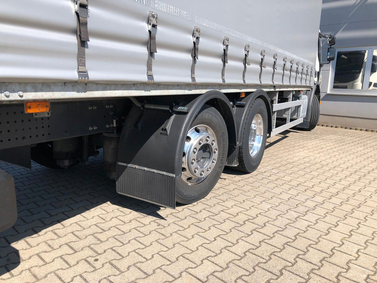 Volvo FE 350 6x2 Lenkachse*ALU*LBW*EDSCHA - Ponyvás teherautó: 4 kép. Volvo FE 350 6x2 Lenkachse*ALU*LBW*EDSCHA - Ponyvás teherautó: 4 kép.