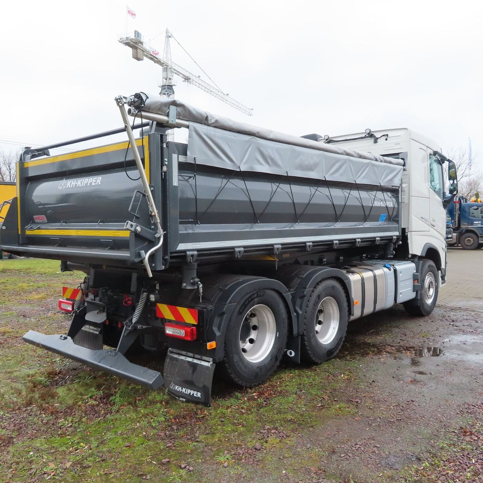 Volvo FH 500 6x4 - Billenőplatós teherautó: 4 kép. Volvo FH 500 6x4 - Billenőplatós teherautó: 4 kép.