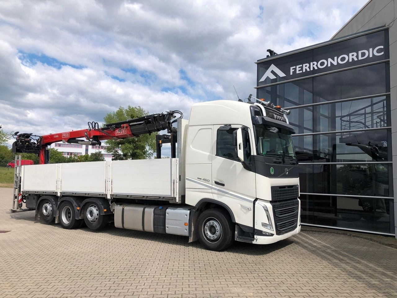 Volvo FH460 8x2 TRIDEM VLA&NLA gelenkt*FASSI F215AS.24 - Darus autó: 1 kép. Volvo FH460 8x2 TRIDEM VLA&NLA gelenkt*FASSI F215AS.24 - Darus autó: 1 kép.